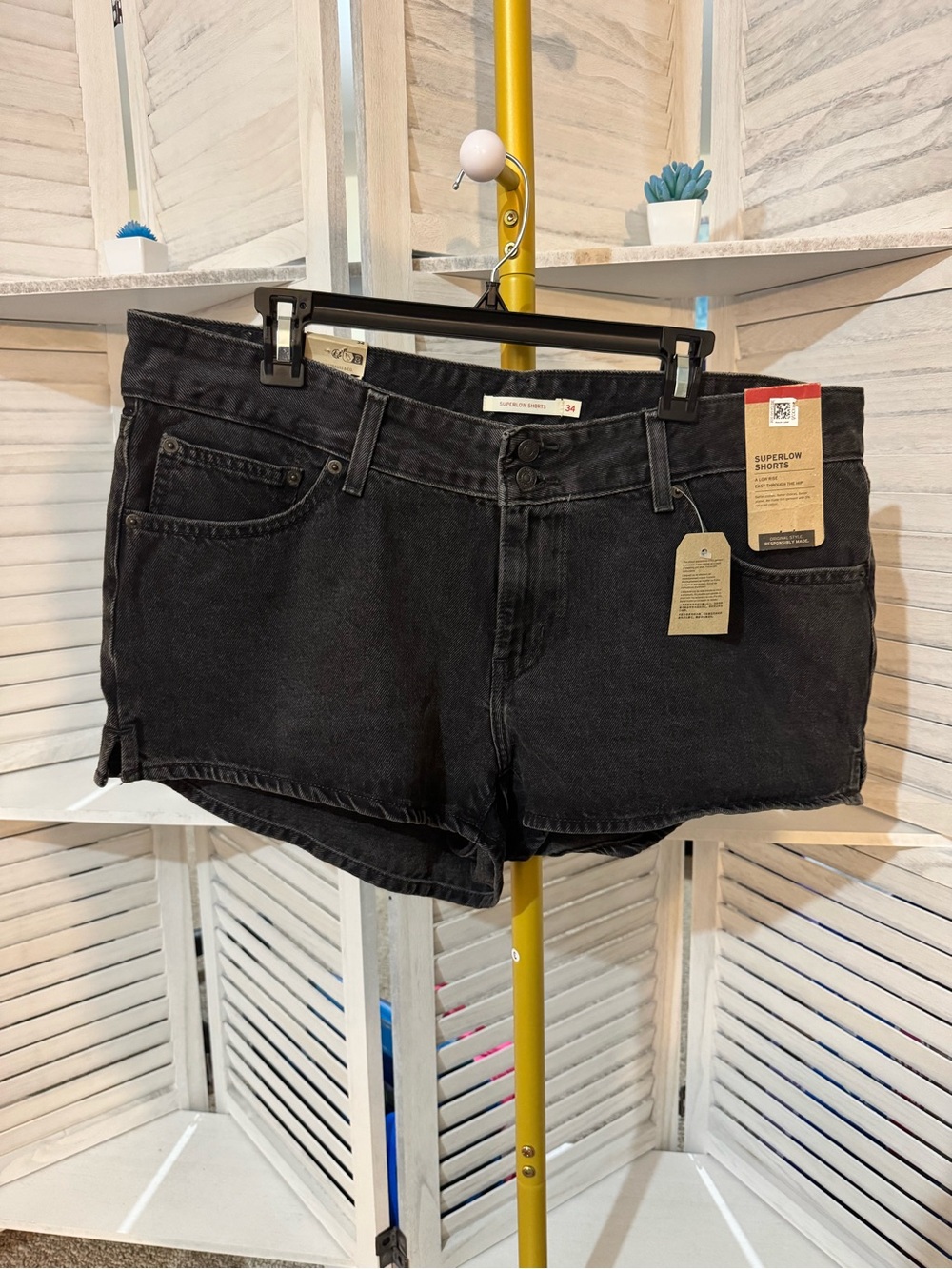 Levi's Women Super Low Double Button Zip Fly Jeans Short  Size 34 Black  NWT